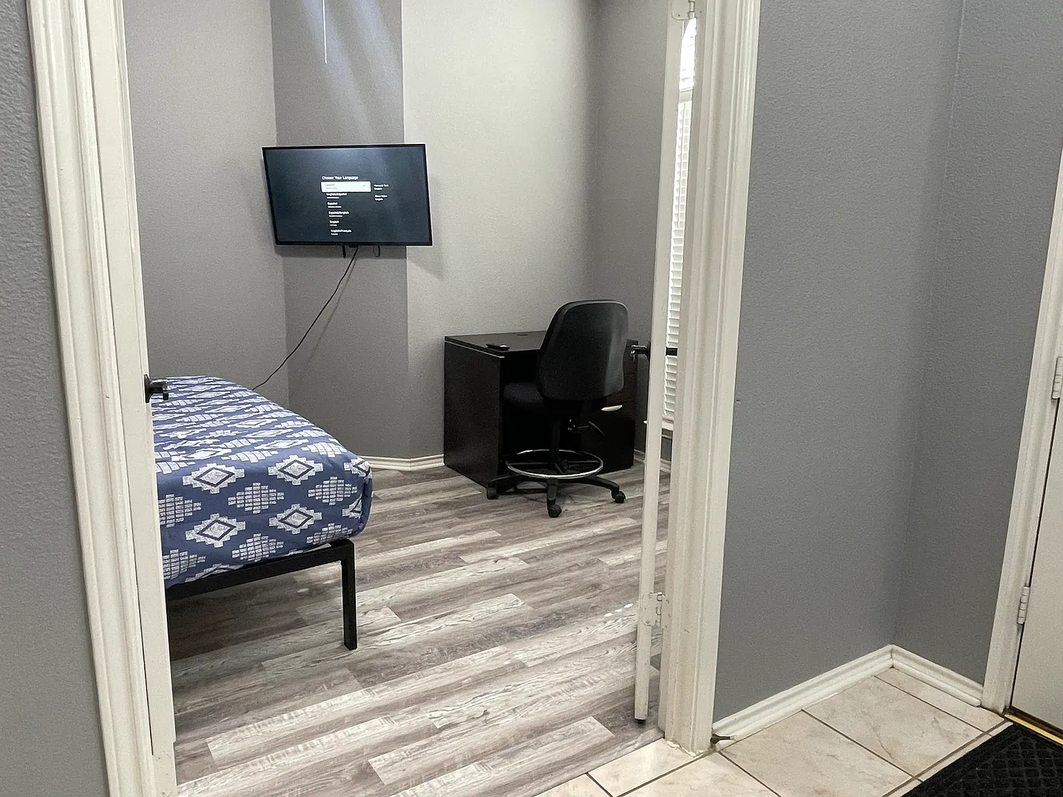 4 bed, 1976 sqft, $4,400 — Photo 3