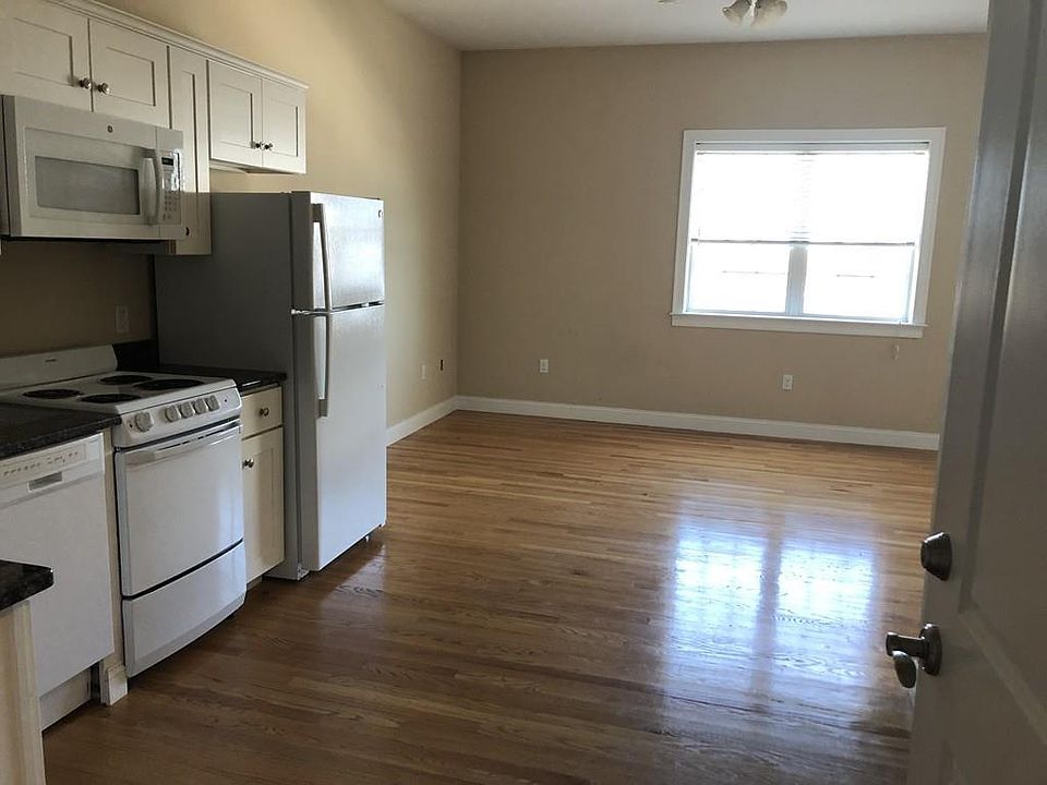 2nd image of 60 Pearl Pl #307