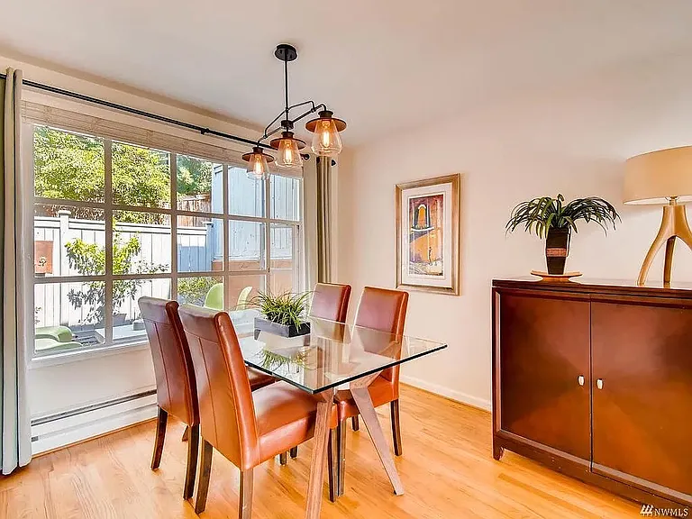 1420 Bellevue Way SE #4 — Photo 4