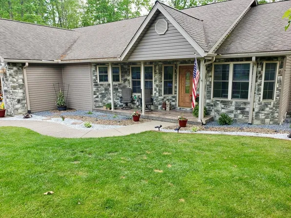 345 Barnstaple Dr, Daniels, WV 25832