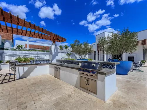 Rooftop Grilling Area - Hermitage Apartments
