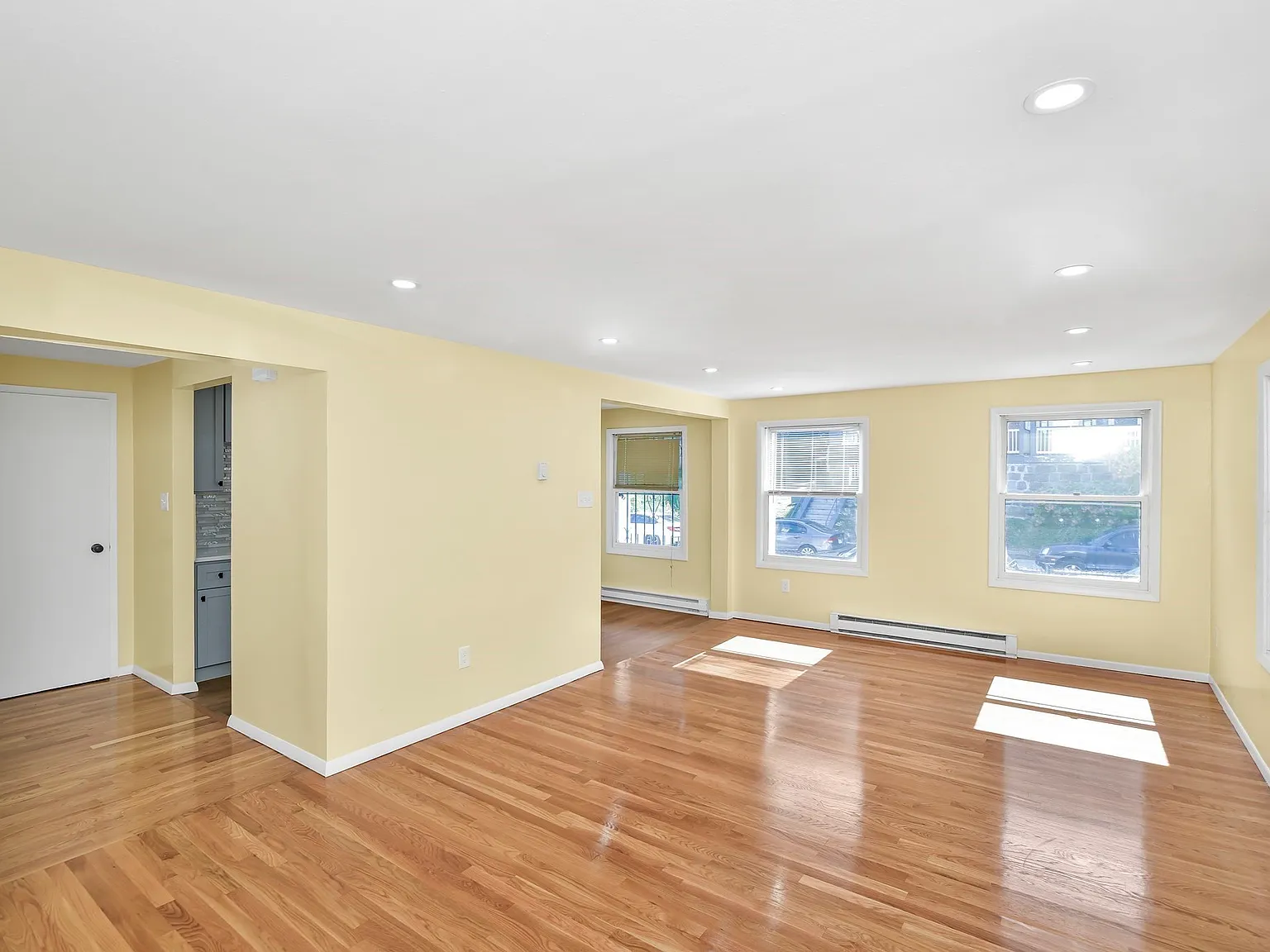 3 bed, 1.0 bath, 1240 sqft, $2,800 — Photo 3