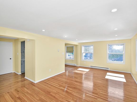 3rd image of 11 Greendale Rd #2