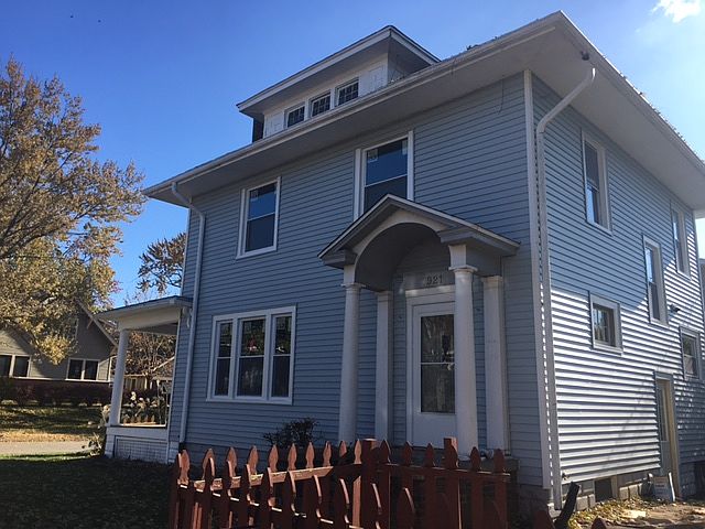 1st image of 921 E High St