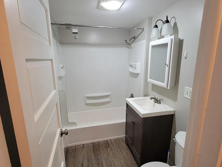 915 2nd St #2 — Photo 9
