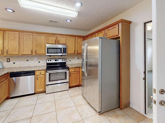3rd image of 1640 Riverchase Cir NE