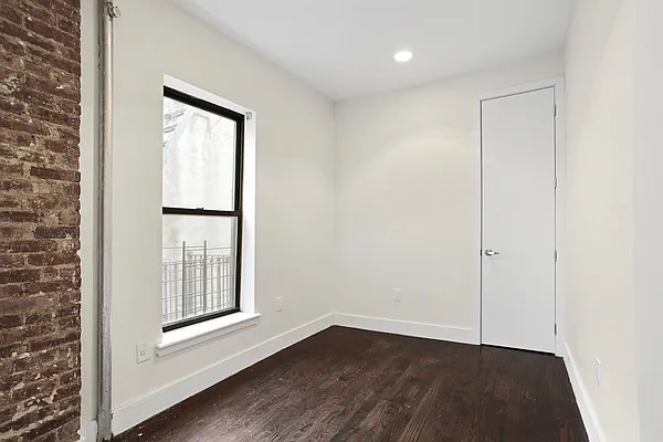 Rented by Warburg | media 6