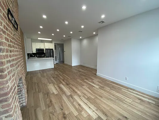 Rented by Marquis Real Estate Services | media 19