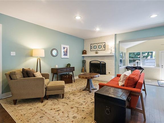 4th image of 1805 Westmoor Dr