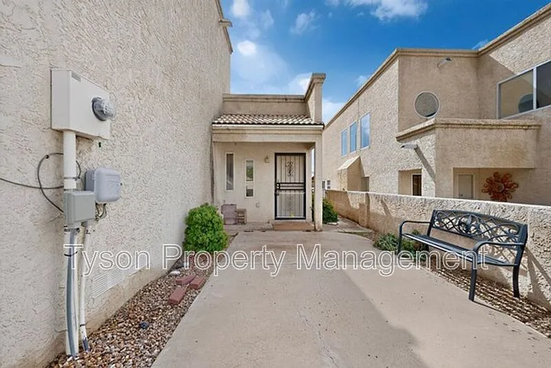 3 bed, 2.0 bath, 1700 sqft, $2,195 — Photo 2