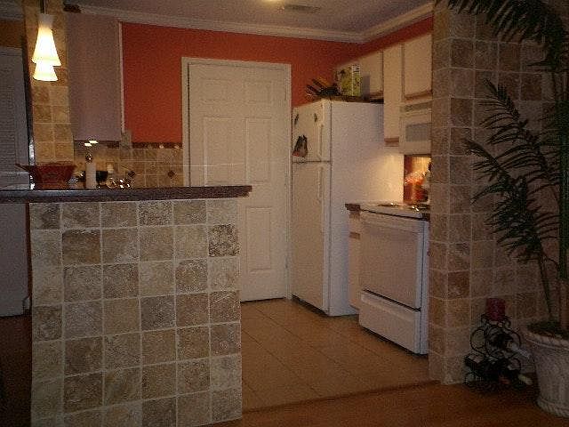 Kitchen: 