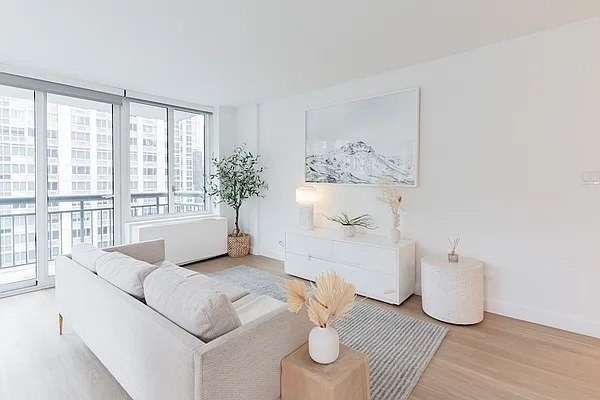 Rented by Greystar | media 2