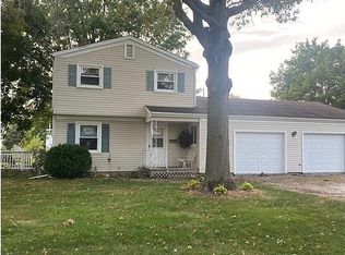 12 Crestview Ct, Le Roy, IL 61752