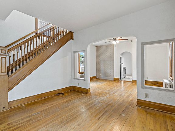 4th image of 996 Charles Ave