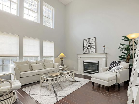4th image of 200 Harris Ct