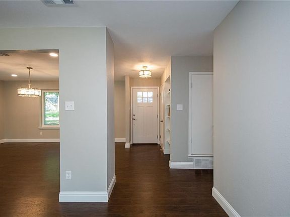 3rd image of 604 N Parkridge Dr