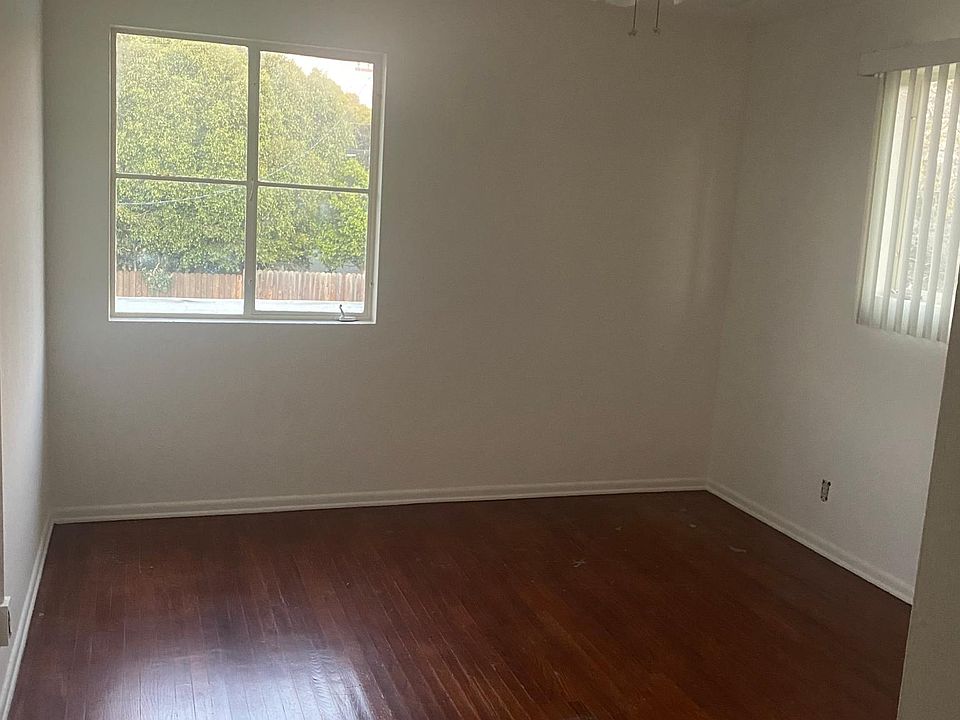 1st image of 3208 S Barrington Ave #K