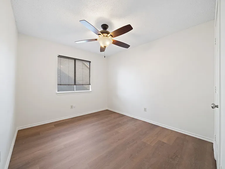 1414 Dudley Dr — Photo 15