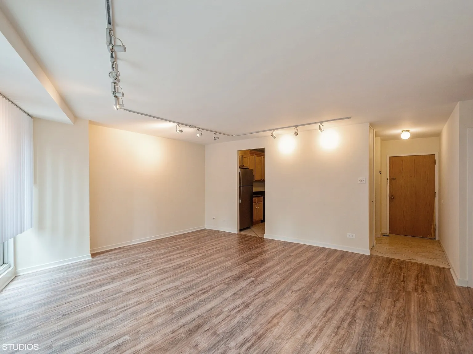 2 bed, 1200 sqft, $3,500 — Photo 3