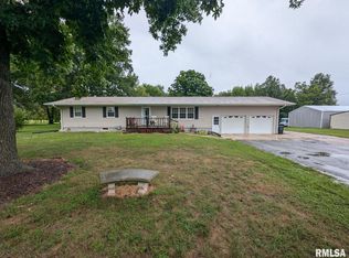 410 S Wood St, Odin, IL 62870
