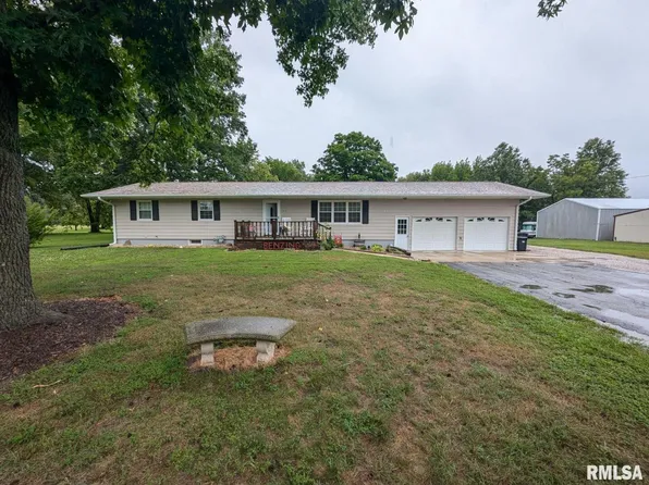 410 S Wood St, Odin, IL 62870