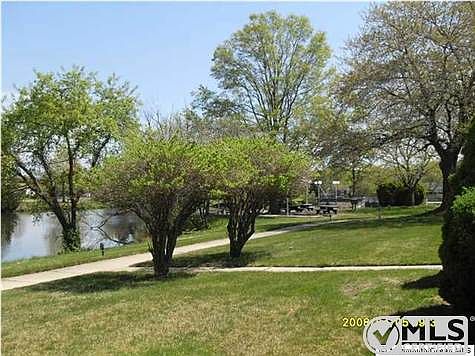 3rd image of 375B Chatham Ct
