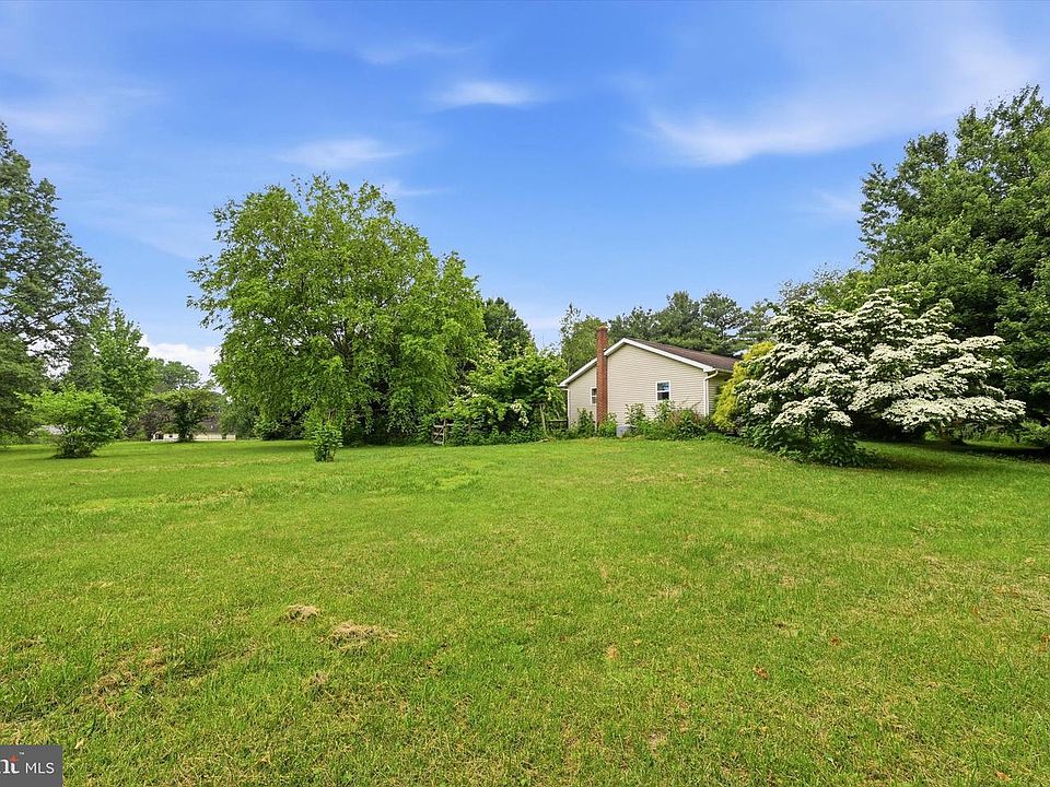 1st image of 10 Homestead Ln
