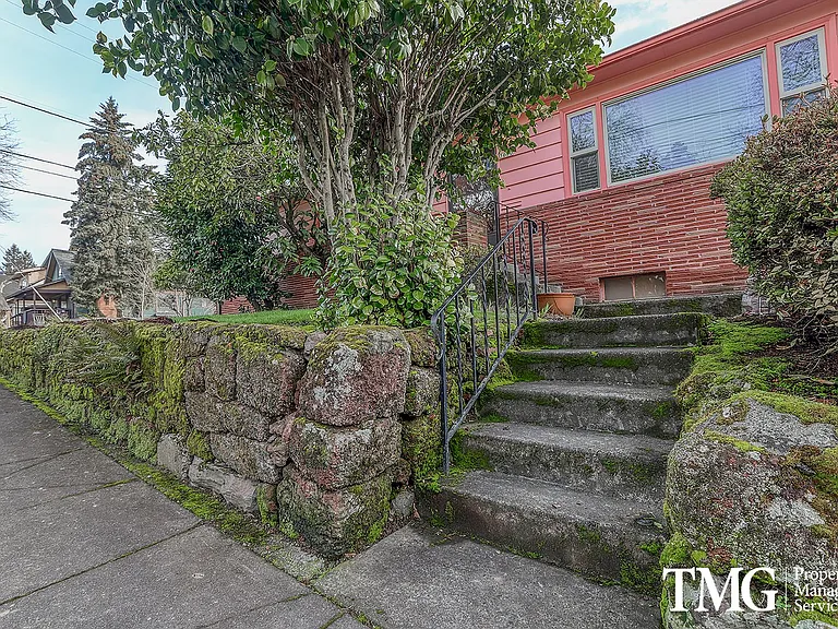 3010 SE 35th Ave — Photo 2