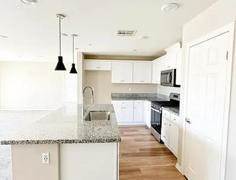 2463 Fernwood Ln — Photo 12