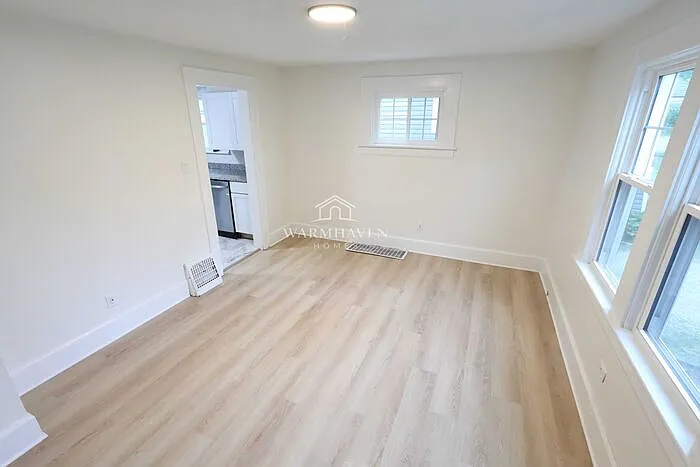 961 Lawton St — Photo 5