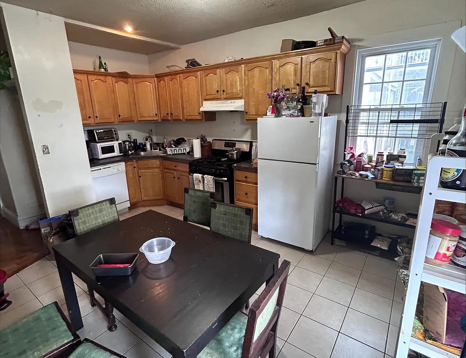 4 bed, 1200 sqft, $5,700 — Photo 1
