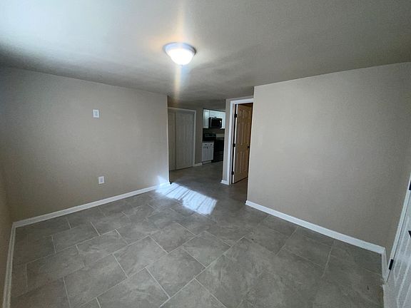 4th image of 3256-3258 Blackwell Dr