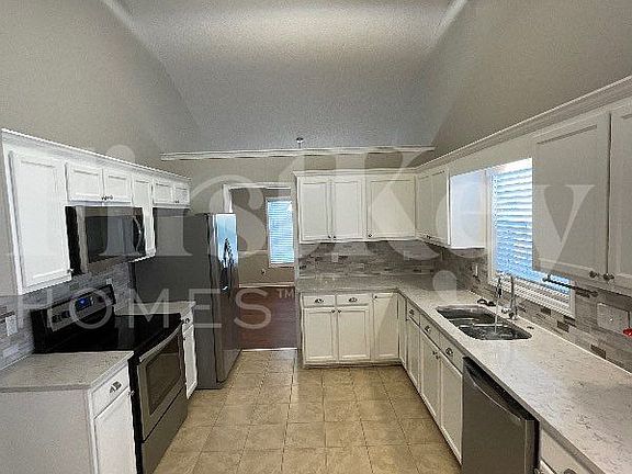4th image of 837 Pecan Ridge Cir