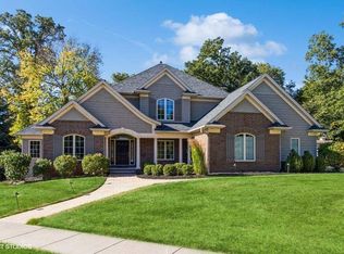 2080 Forest Hill Cir, Coralville, IA 52241