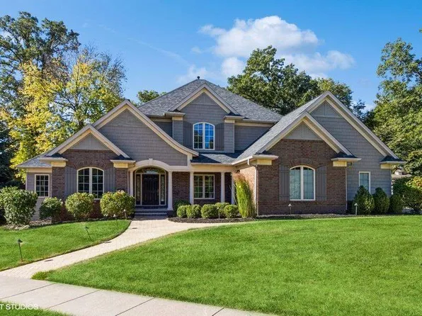 2080 Forest Hill Cir, Coralville, IA 52241