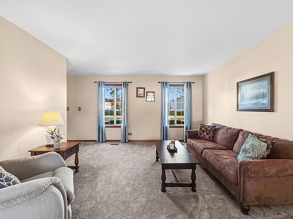 5th image of 677 Windemere Ln