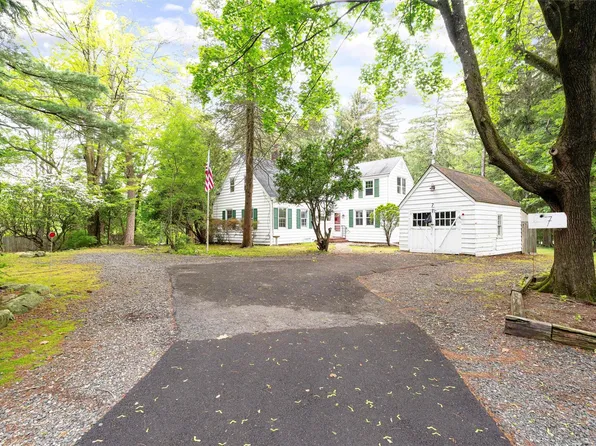 7 Scotland Hill Park, Chestnut Ridge, NY 10977