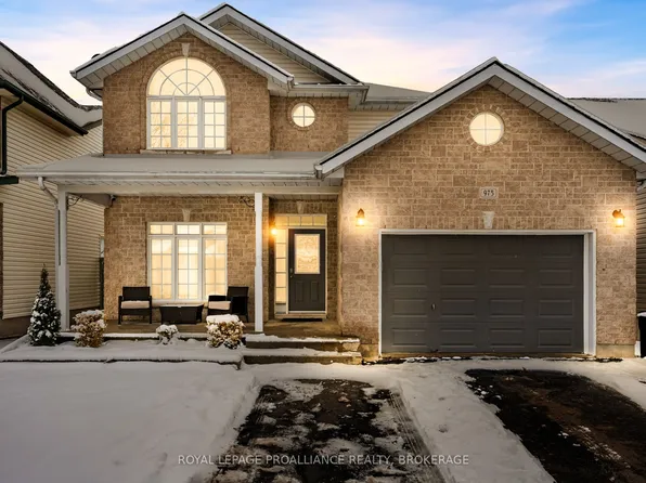 975 Bluffwood Ave, Kingston, ON K7K 7K5