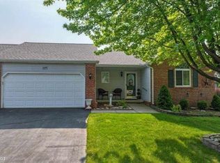 1273 Crystal Pointe Cir, Fenton, MI 48430