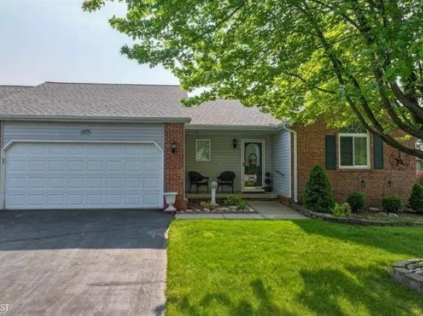 1273 Crystal Pointe Cir, Fenton, MI 48430