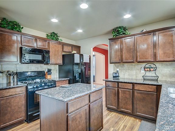 4th image of 988 Cove View Cir