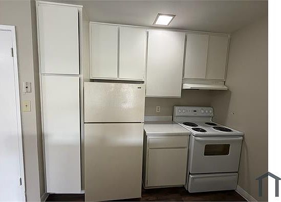 5th image of 433 Fleming Ave E