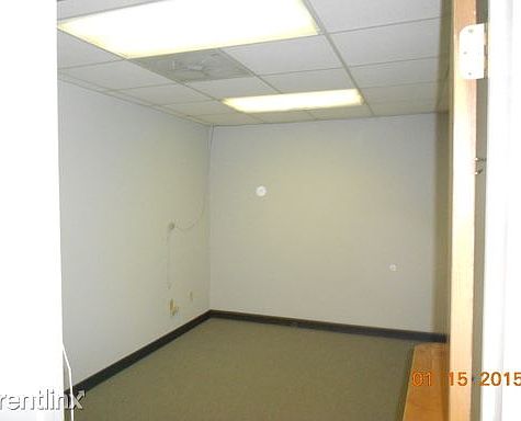3rd image of 214 E Franklin Blvd