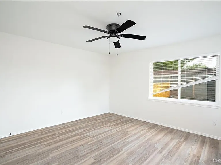 802 Redwood Ave #1 — Photo 8