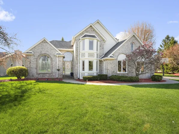 5770 S Golden Rain LANE, New Berlin, WI 53151