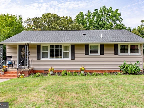 2nd image of 21 Marshall Pl