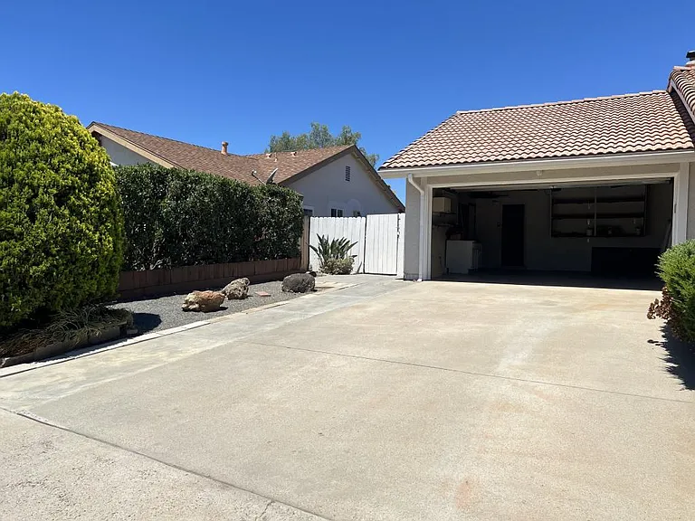 835 McLain St — Photo 3