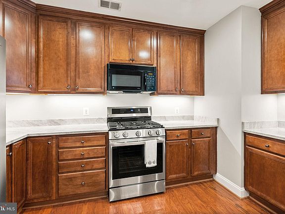 5th image of 2907 Saintsbury Plz APT 303