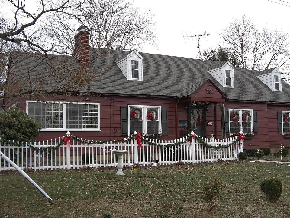 Cottage-style Cape Cod