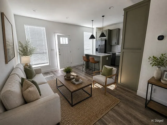 2 bed, 1.0 bath, 640 sqft, $1,620 — Photo 2